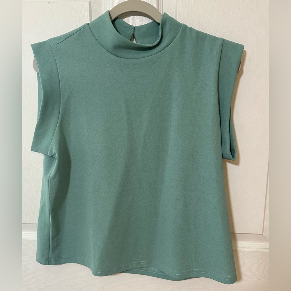 Elegant Sleeveless Blouse